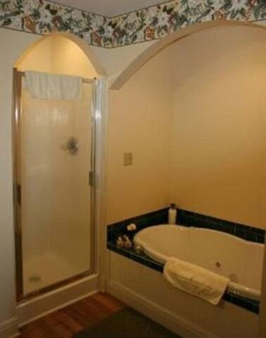 Sweetheart Room in Carria-Queen-Suite-Jacuzzi-Balc