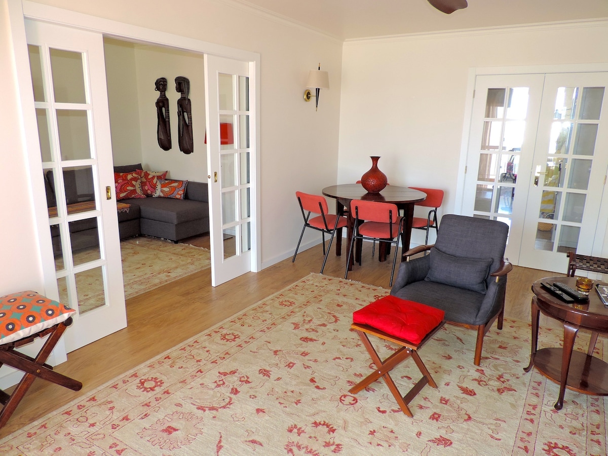 Successful Airbnb property: Charming Apartment w/ Great Views in Faro