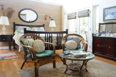 Beautiful Belmont apartment - walk everywhere!!