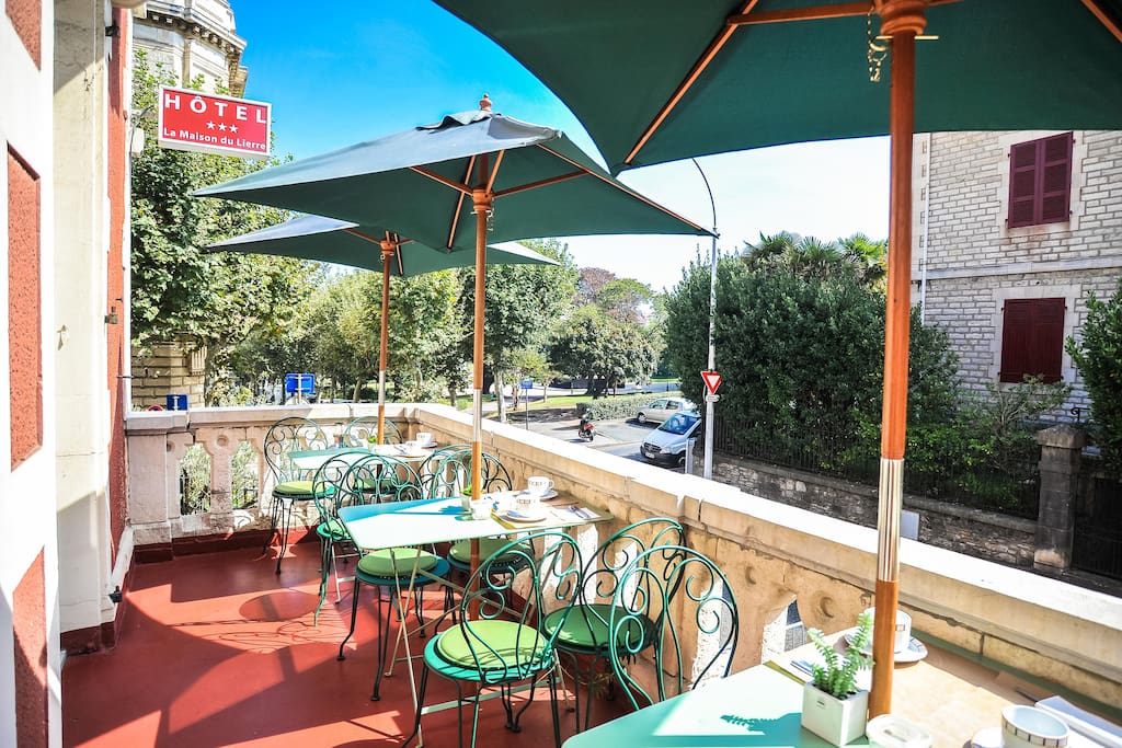 Terrasse disponible pour prendre le petit déjeuner