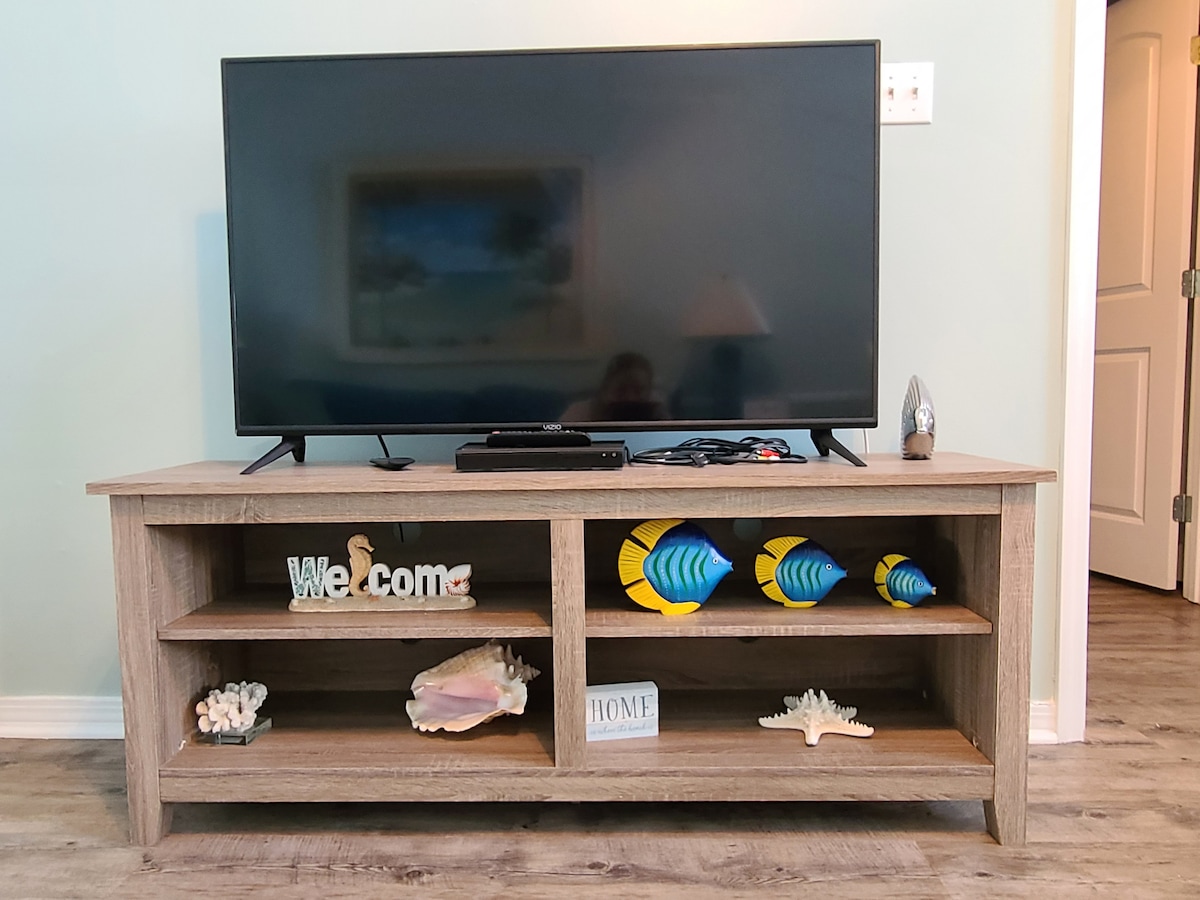 טלוויזיית LR חכמה שעכשיו מותקנת על הקיר