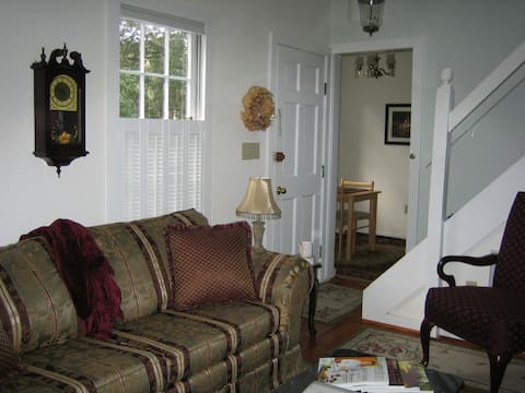 Top Airbnb: Charming two story Carriage House in Charleston