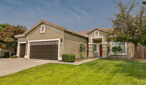 Spacious House in Lincoln (everything is new!)