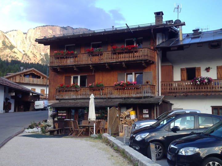 Apartment with mountain view