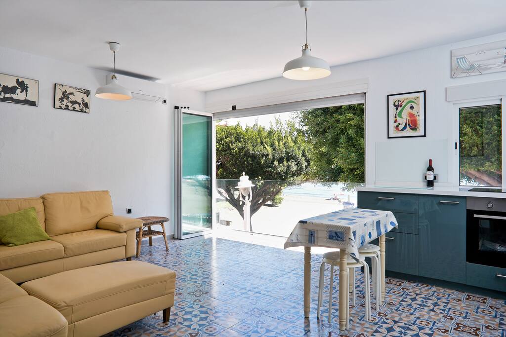 1st Floor Lounge/Kitchen