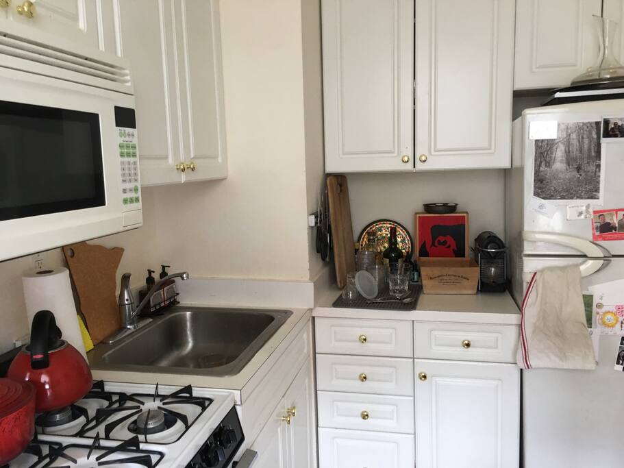 Fully stocked, separate kitchen with lots of light. Perfect for spending a night in cooking, or a lazy morning. Nespresso machine, coffee grinder and French press provided.