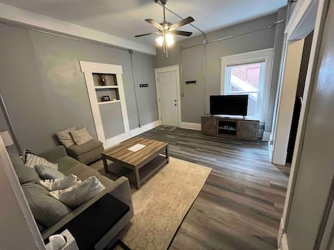 Unit A: Spacious 2 Bedroom - Uptown Kane