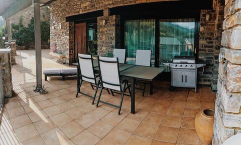 Entire house with a view in Rialp