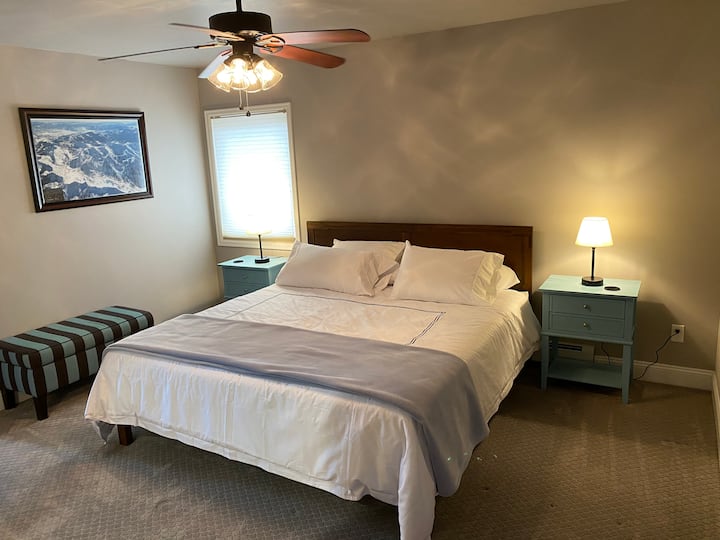 3号卧室，配备加大双人床