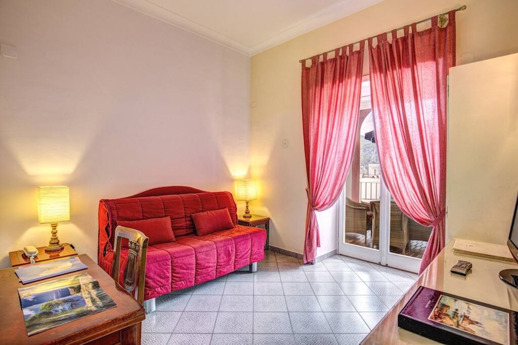 salotto con divano letto matrimoniale