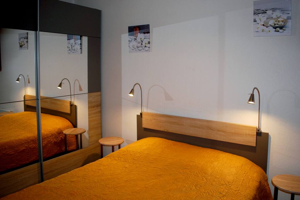 Chambre
un lit 140, une armoire et un lit pliant 80x190