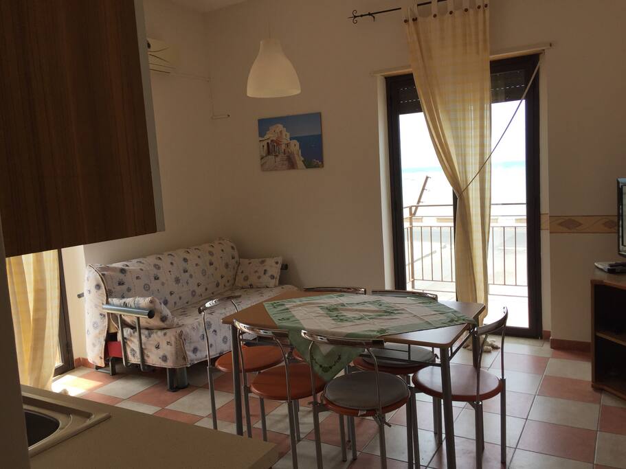 Cucina con vista sul mare