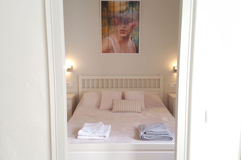 1st floor bedroom with dressing room and en-suite bathroom
