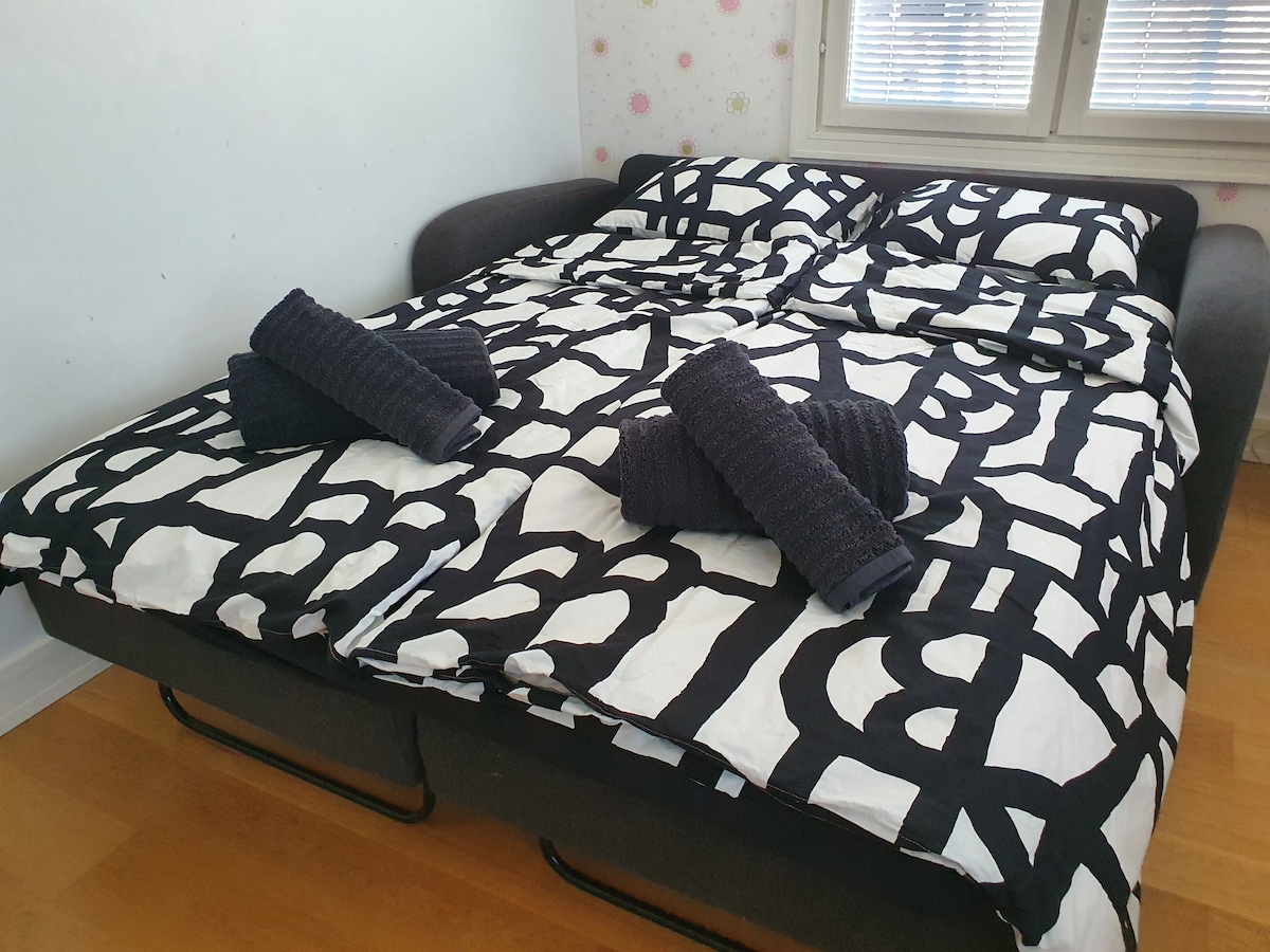 Dhomë gjumi 6 (poshtë)
Divan krevat 140x200 dyshek i mirë i unifikuar (i disponueshëm si dopio ose një)