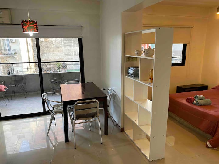 Bright furnished studio apartment in Almagro