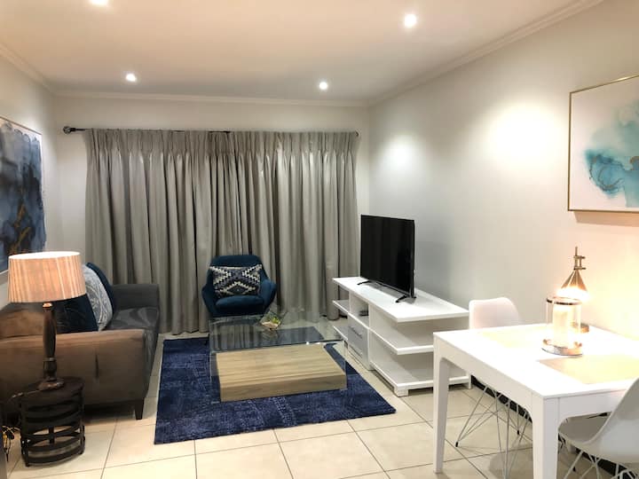 Cosy Sunninghill Cubana(no Loadshedding) - Sandton
