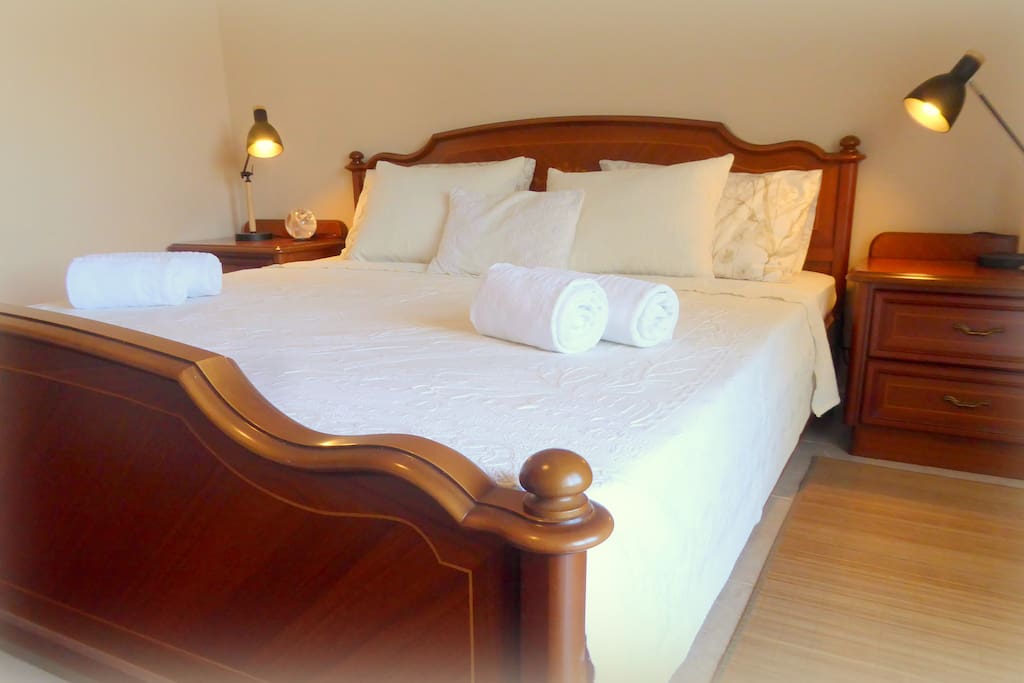 Cherry Wood King Size Bed 180 x 200