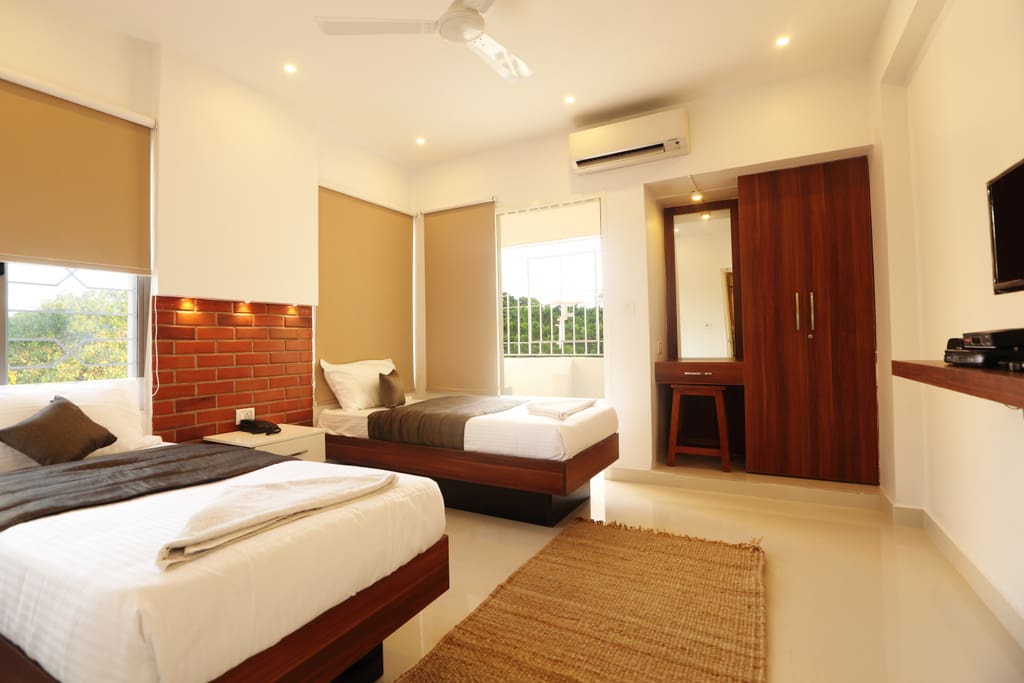 Bedroom view with twin beds