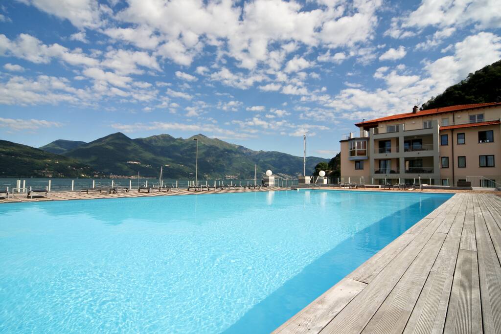 Spacious pool