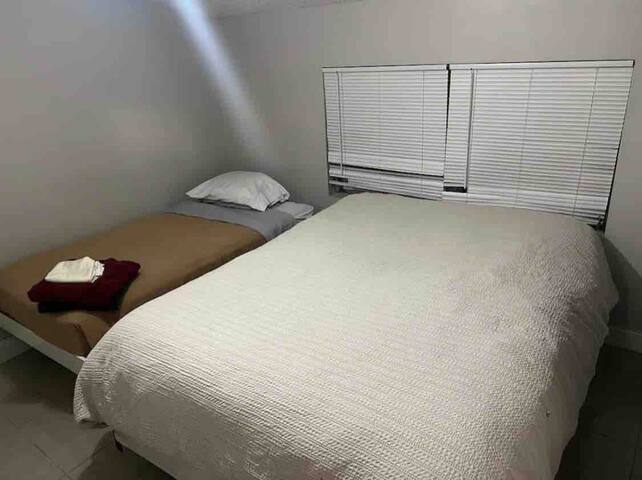 Casa con piscina gallery image 2