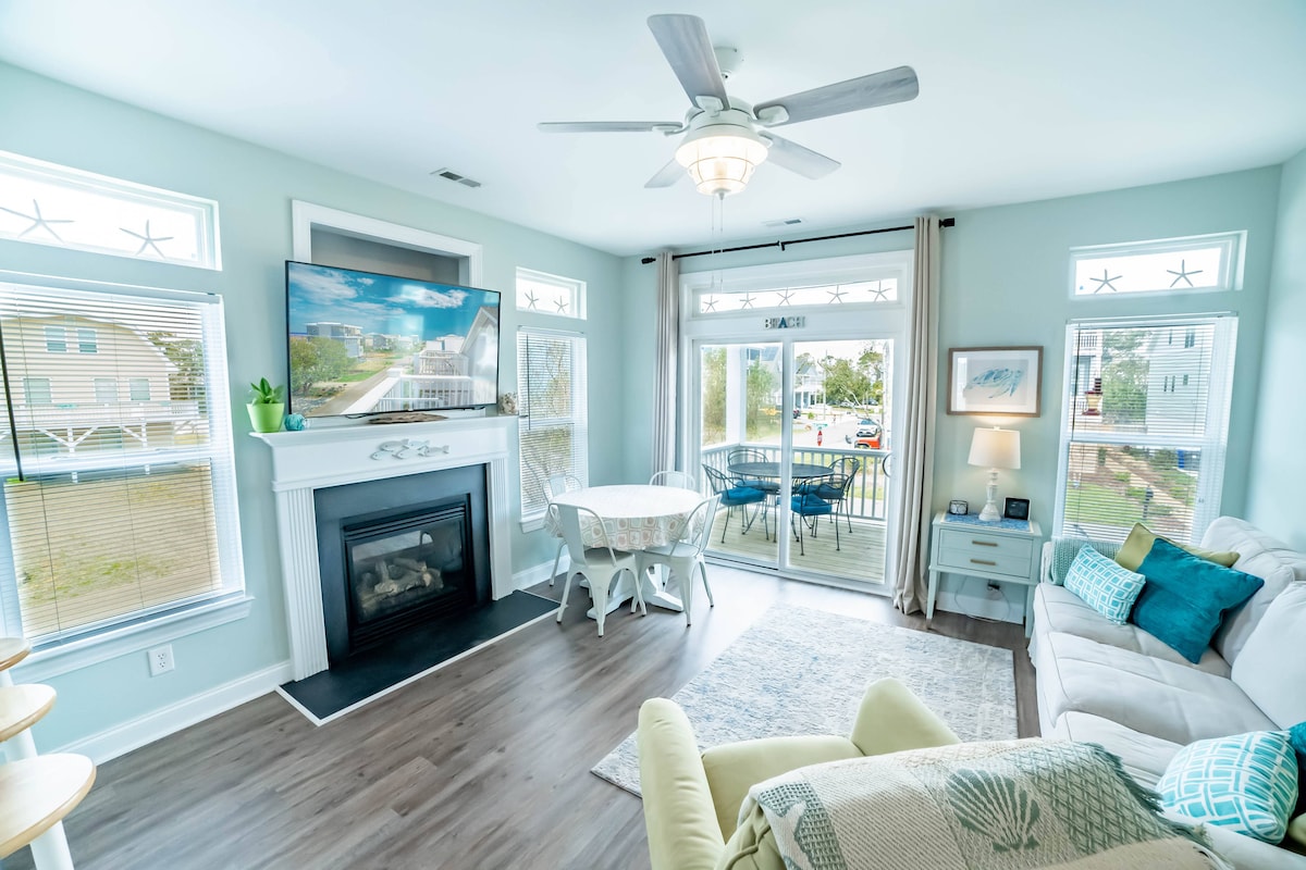 Მისაღები ოთახი ტერასით.  Კომფორტული სივრცე თქვენი ოჯახისთვის საკმარისი დასაჯდომით. Დაისვენეთ მისაღებ ოთახში ერთი დღის შემდეგ პლაჟზე, თქვენს ახალ ბედნიერ საცხოვრებელში!