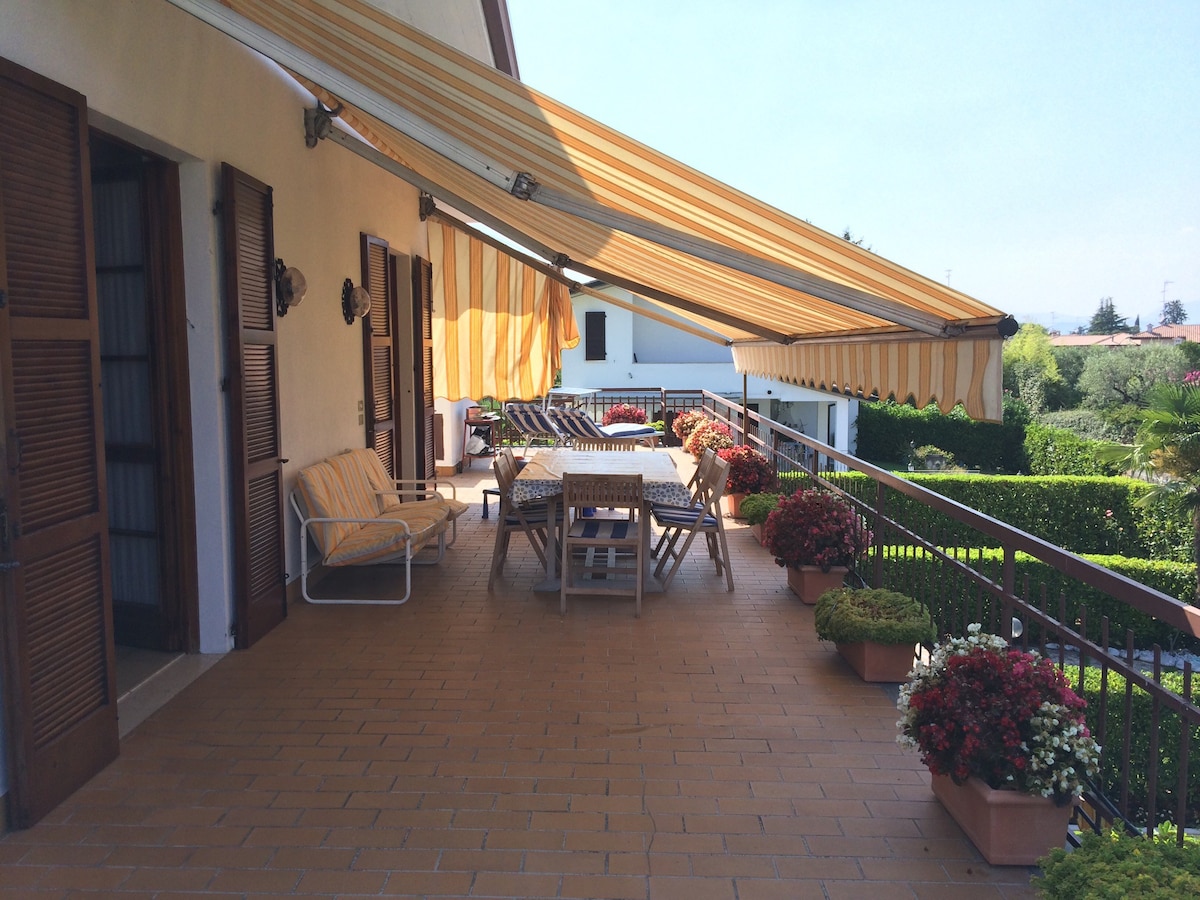 Guide to the best airbnbs in Sirmione Lake Garda, Italy. Beautiful apartments, houses with lake view, private pool or beach access. Plus tips on how to get to Sirmione, the best airport for Lake Garda and other essential travel tips for Italy. #largodigarda | Where To Stay In Lake Garda | Best Hotels In Sirmione Italy | Places To Visit In Sirmione Italy | Italy Travel Guide | Sirmione italy things to do | Sirmione Italy Beautiful Places | Grand Hotel Terme Sirmione | Sirmione Lake Garda Hotels  | Where To Stay In Lake Garda | Best Hotels In Sirmione Italy | Best Airbnbs In Sirmione Italy