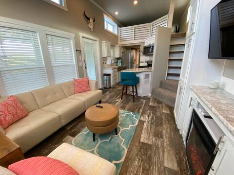Hill Country Lookout - Tiny Home in Spicewood