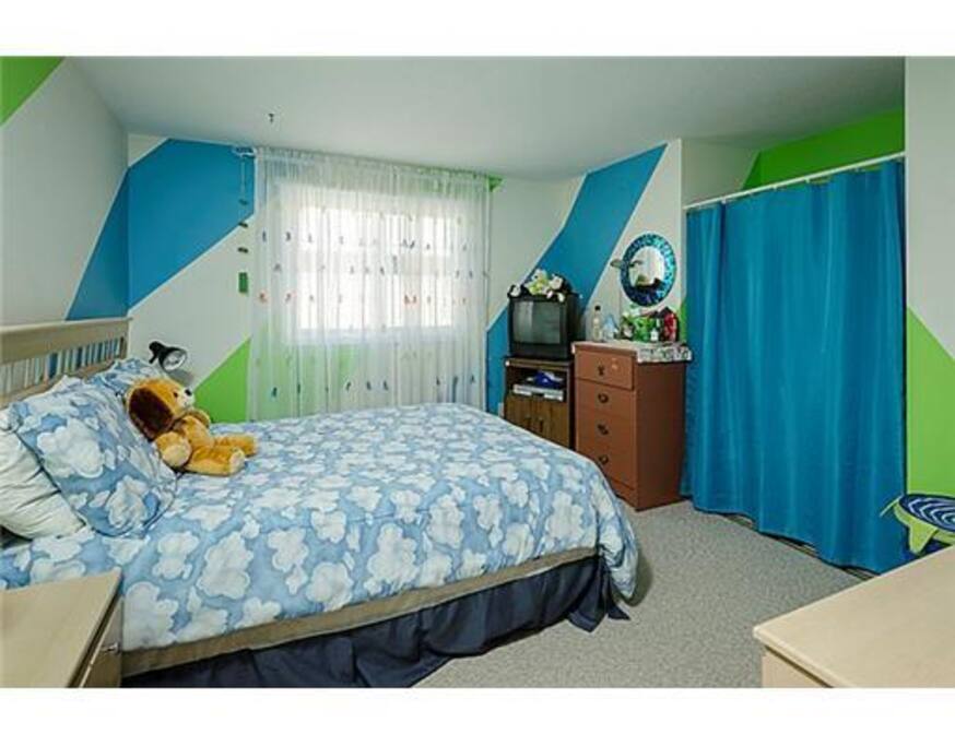 2nd bedroom
