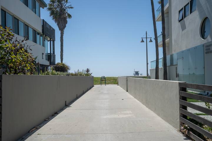 BEACH HOUSE AND LOFT STEPS FROM THE OCEAN! gallery image 5