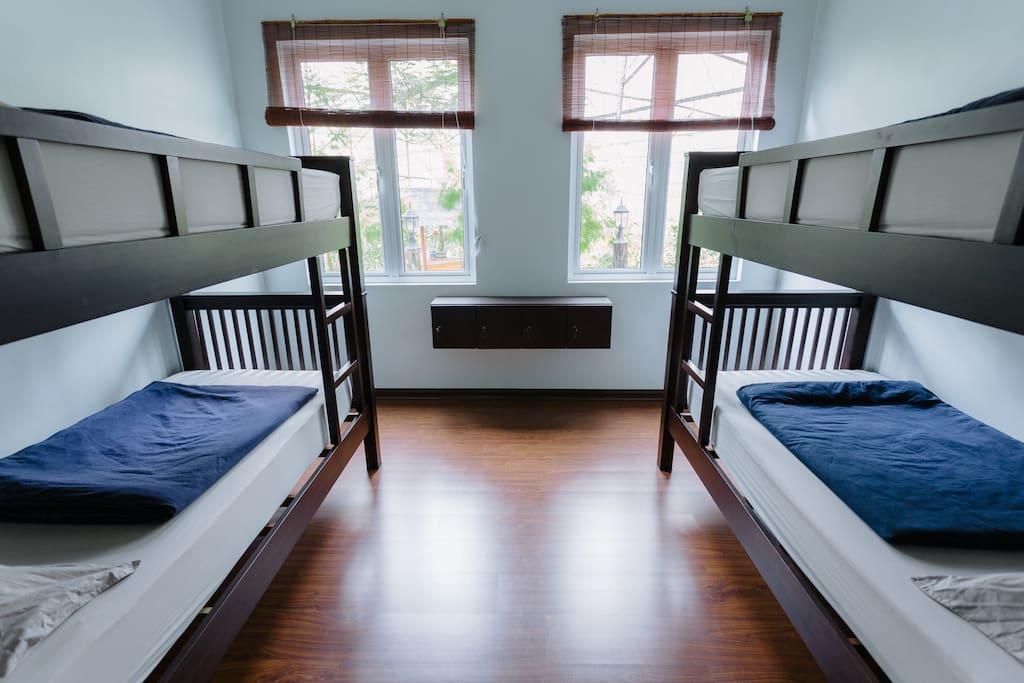 4 Single beds