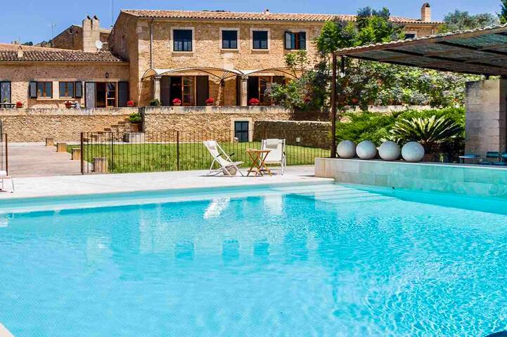 Unique luxury Villa ,100m2 pool close to the sea gallery image 3