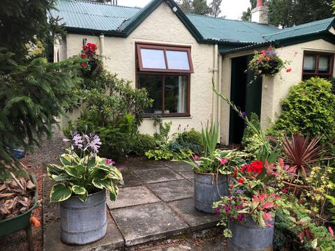 Chic traditional cottage in Boat of Garten sleeps4