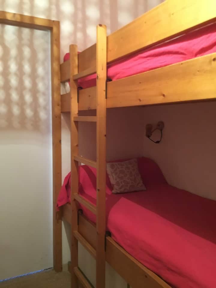 Akses në korridor me krevate marinari ( madhësia:90 )