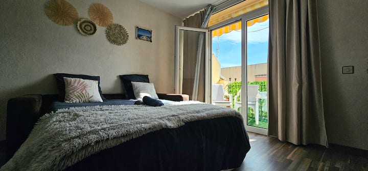 Imagine waking up here, with the sun flooding the room, ready to have a coffee on the adjoining terrace. Enjoy natural light and fresh air in the morning.