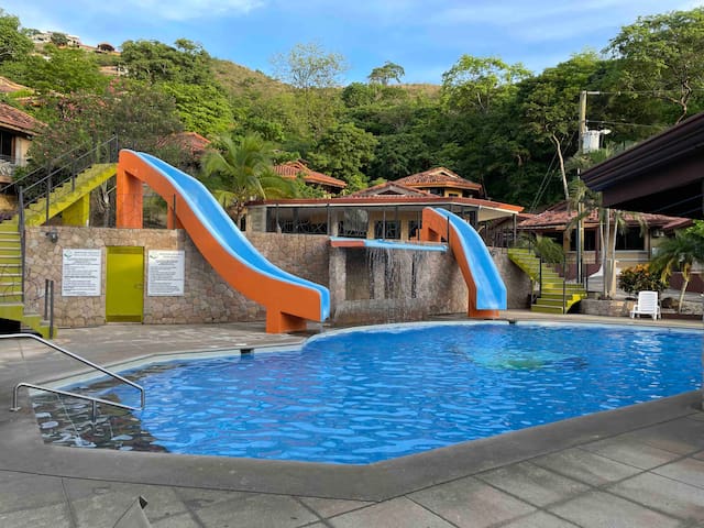 Villa Escondida- Charming Poolside Escape