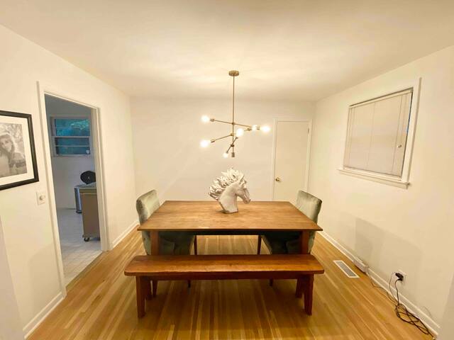 Guitar Town Getaway | Near Downtown & Airport gallery image 3