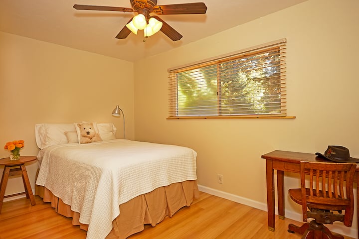 Chumba cha kulala cha pili na kitanda cha watu wawili/kamili