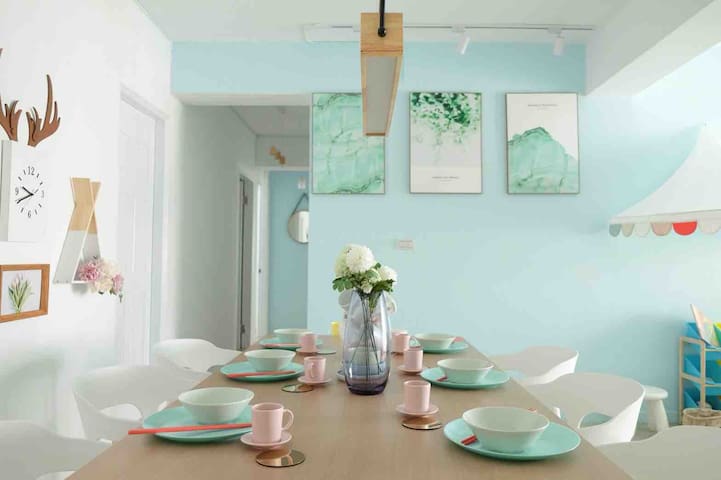 [大安區]超讚房東！北歐清新風~捷運4分鐘、台北101、臨江夜市、電梯、4房2衛浴、嬰兒床、遊戲區。 gallery image 3