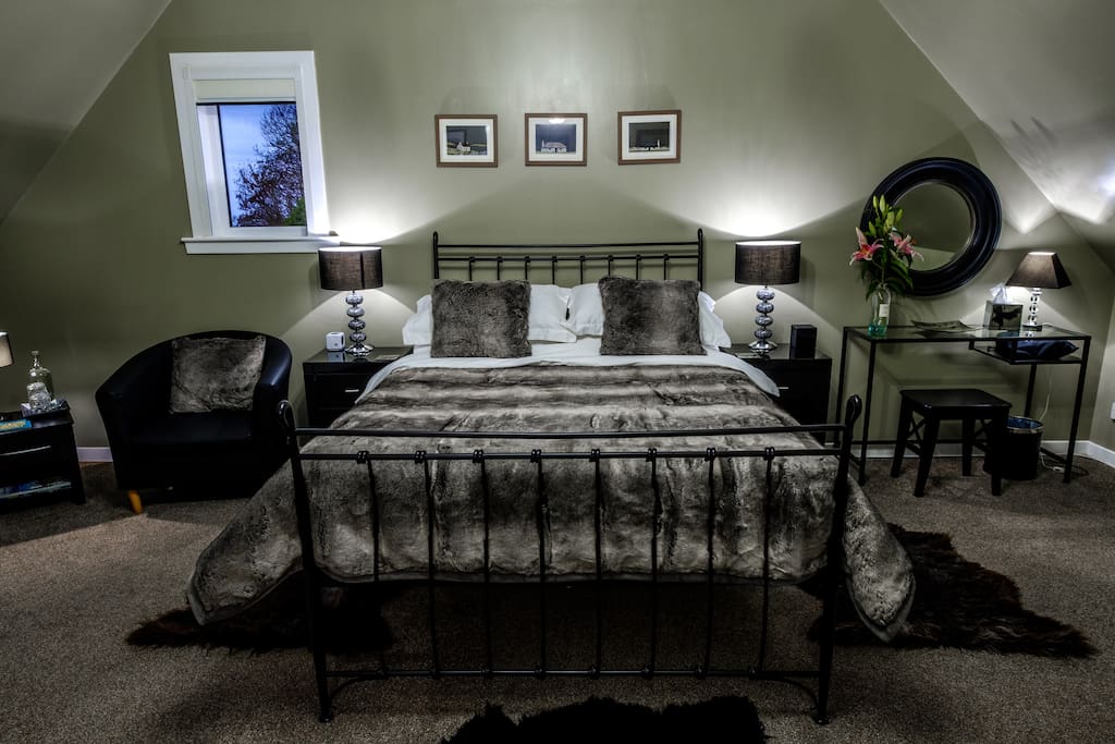 Luxury double bedroom with ensuite shower room
