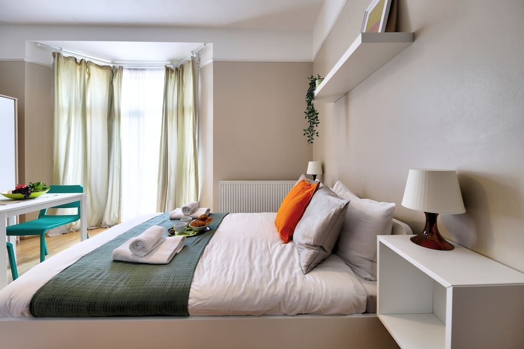 Bedroom, kitchen, dinning table