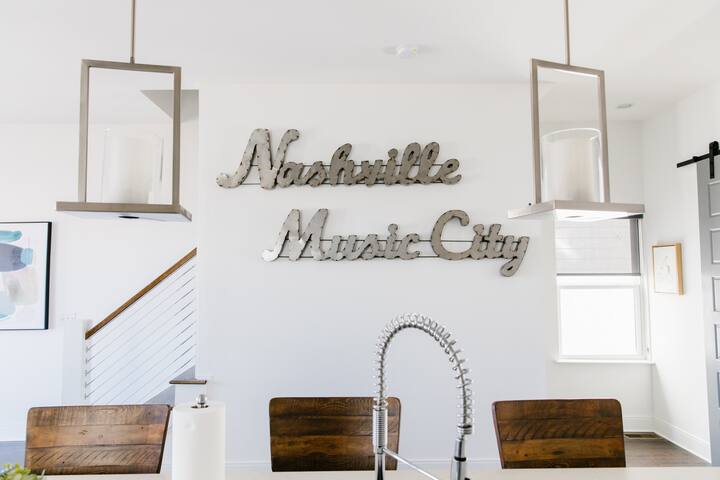 Nash! Sky High Nashville – Rooftop Retreat w view