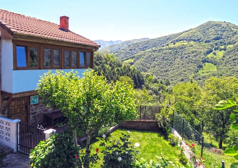 Casa Perfeta. Garden with BBQ in the Mountains