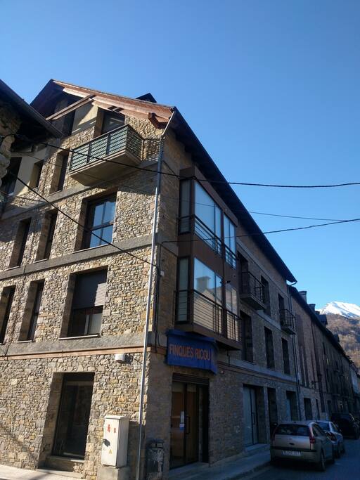 edifici / edificio / building