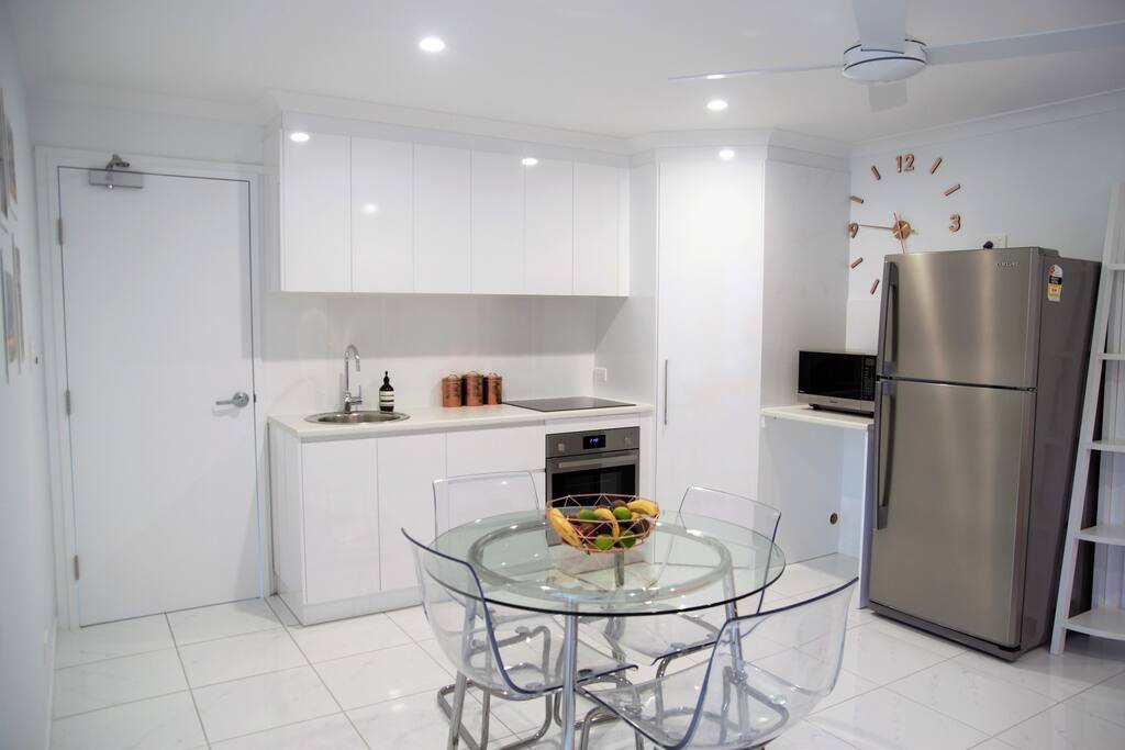 Kitchen & Dining
