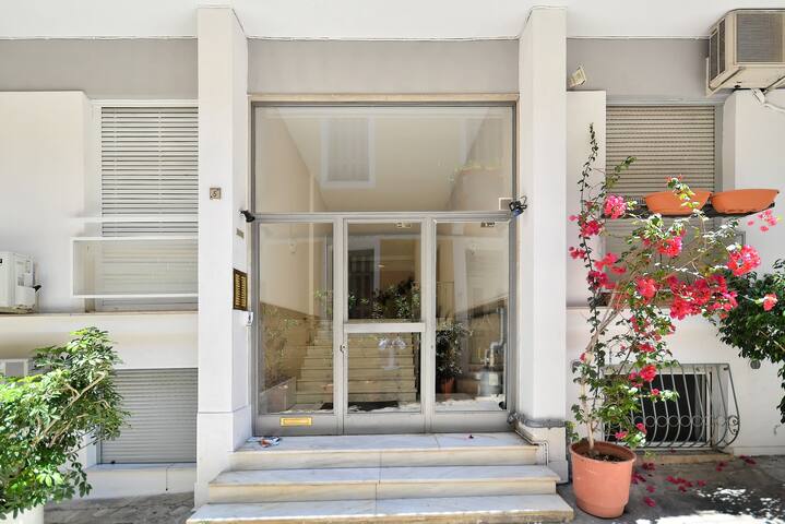 Plaka Elegant Apartment, gallery image 5
