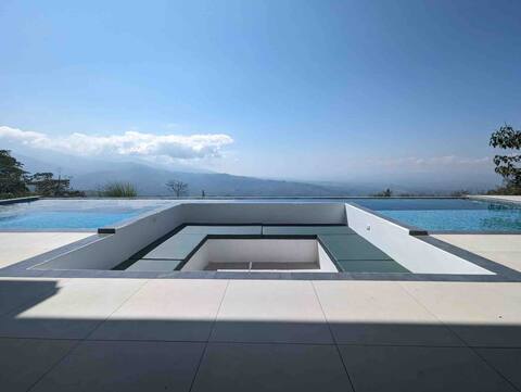 Mountain Oasis: Secluded Villa with Pool and Views