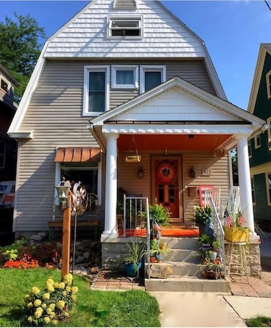 Private bedroom in Old town Erie PA close to lots