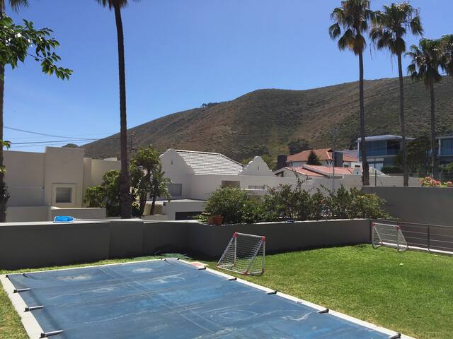 Fantastic family home in the Fresnaye avenues gallery image 2