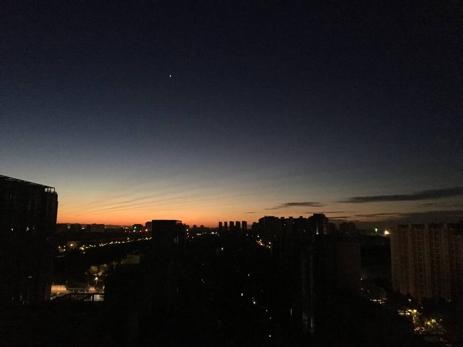 窗外的晨曦