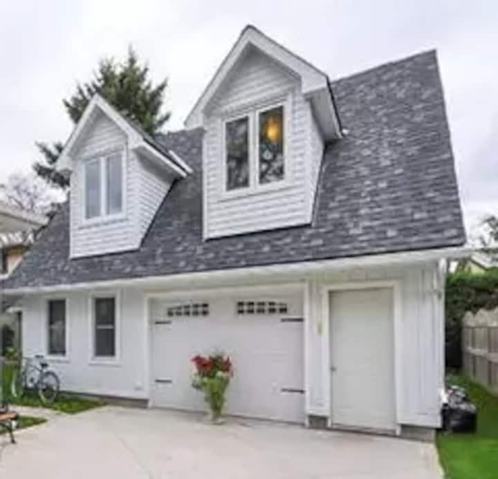 Cozy Loft Apartment Guesthouses for Rent in Palmerston, Ontario